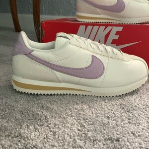 Women's Nike Cortez SE sail/iced lilac/gold; brand new never, worn size 9